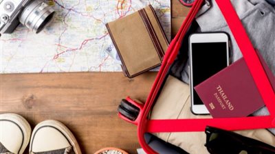 قائمة بأهم ما تحتاجه في شنطة السفر.. مستلزمات هامة