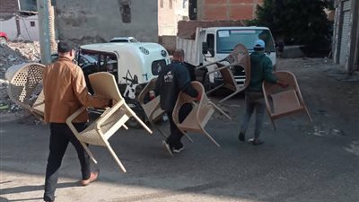 حملات يومية لإعادة الانضباط ورفع الإشغالات المخالفة بشوارع كوم حمادة