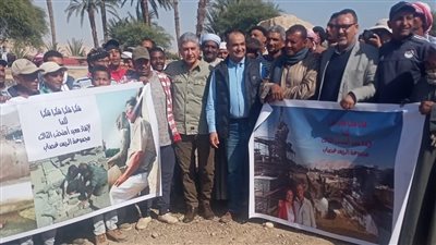 بعد نجاح توقيف تمثال أثري.. الوزير يلتقط صورة تذكارية مع البعثة الألمانية