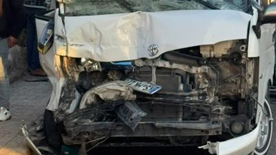 إصابة 3 أشخاص فى تصادم ميكروباص وتريلا أمام مستشفى الشرطة بالإسكندرية 