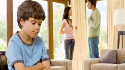 ضحايا بلا صوت.. كيف تحولت رؤية الأطفال إلى معاناة نفسية؟ (تقرير)