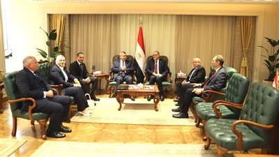 لتعزيز التعاون.. وزير العمل يستقبل وفد لجنة الطاقة والبيئة بمجلس الشيوخ 