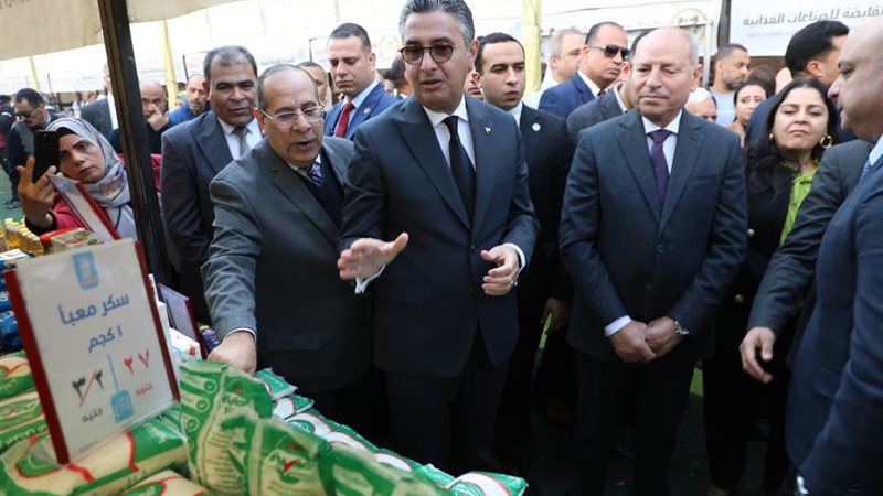 محافظ القاهرة و وزير