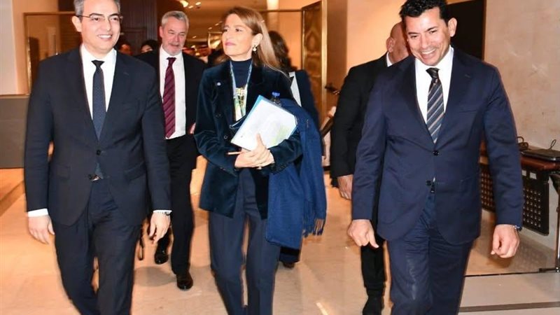 أشرف صبحي ونقيب الإعلاميين