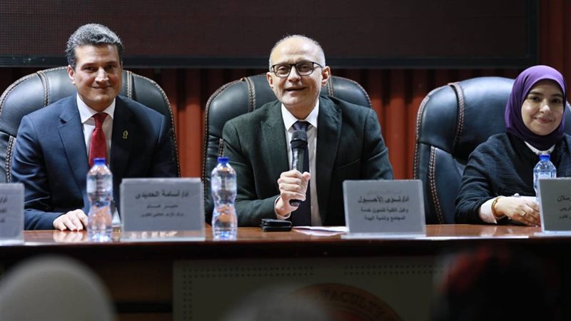 جانب من الندوة