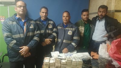 امانة ولاد بني سويف.. طاقم إسعاف يعيد 684 ألف جنيه لمصاب من المنيا