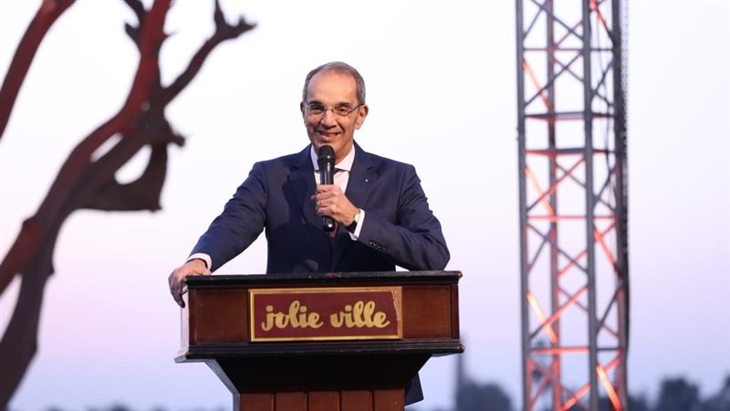 الدكتور عمرو طلعت