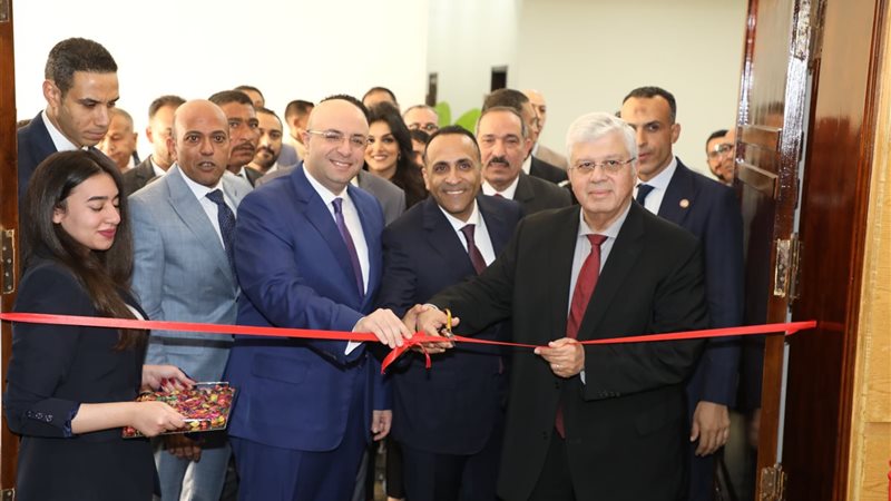 محافظ بنى سويف ووزير