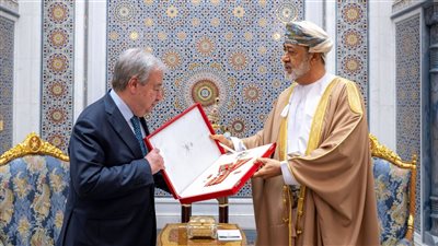 سلطان عمان يمنح وساما من الدرجة الأولى للأمين العام للأمم المتحدة 