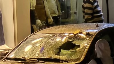 تحطم زجاج سيارة بسبب انهيار شرفة عقار شرق الإسكندرية 