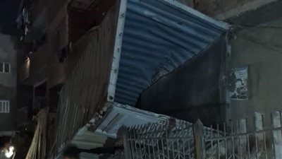 سقوط صناديق كونتنر من قطار بضاعة أمام منطقة السفاينة بطوخ في القليوبية 