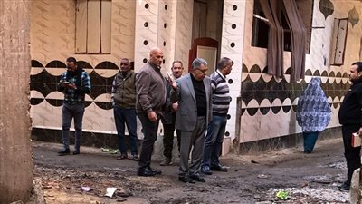 محافظ الدقهلية يتفقد بعض شوارع قرية دنجواي بشأن شكوى صرف صحي