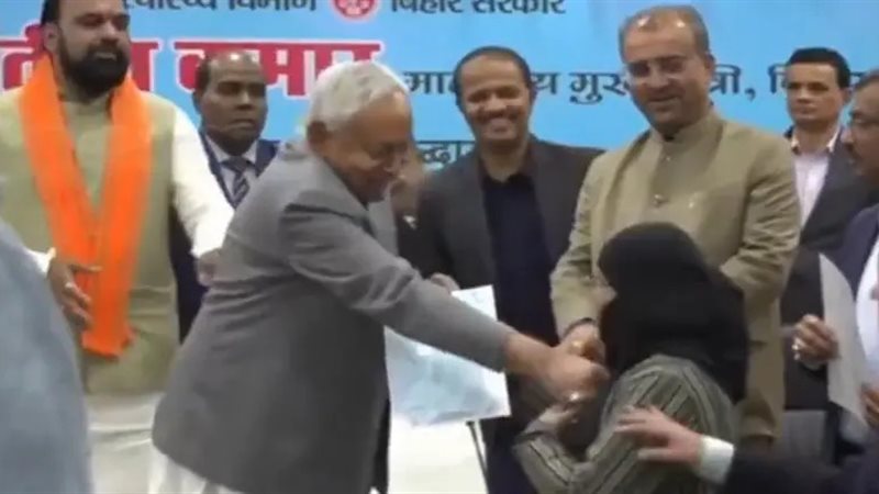 جدل بعد نزع مسؤول