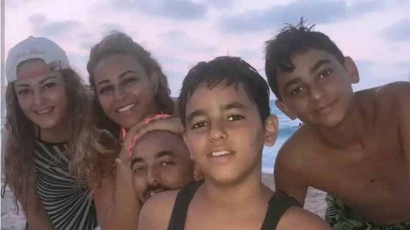 حسام الحسيني وعائلته