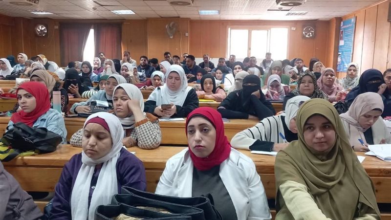 جانب من ندوة كلية