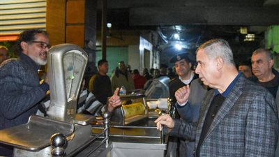 محافظ الإسكندرية في جولة مفاجئة بحي وسط لفرض الانضباط وإزالة الإشغالات
