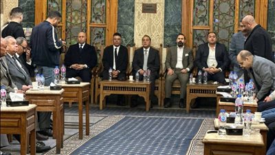 رئيس الوزراء يقدم العزاء لرئيس تحرير الشروق في وفاة والدته
