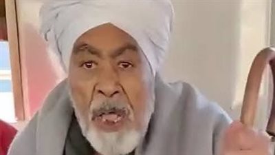 إعلامية تهاجم عبدالله رشدي بسبب دفاعه عن مُسن المترو