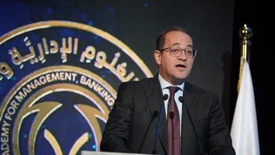 وزير المالية يوجه رسائل تحفيزية لخريجي الأكاديمية العربية للعلوم الإدارية