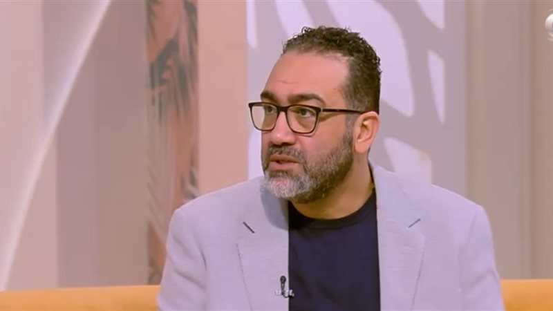 الدكتور عمرو عز