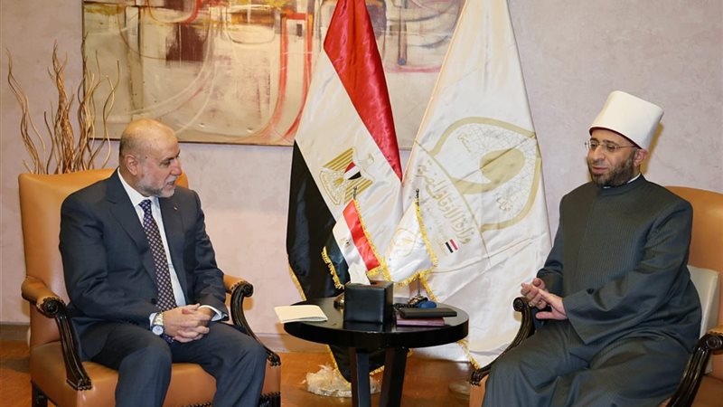 وزير  الأوقاف وقاضي