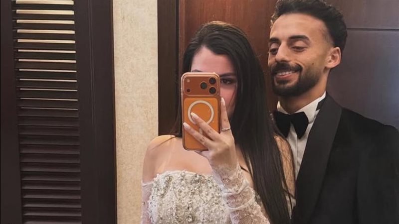 أحمد عبدالقادر وزوجته