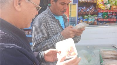 التحفظ على دقيق مدعم وضبط مكملات غذائية منتهية الصلاحية ببنى سويف