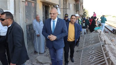 محافظ القليوبية يتابع إصلاح واجهات المنازل المتضررة جراء حادث قطار طوخ