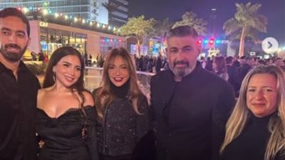 «سعيدة بعروستي».. ليلى علوي توجه رسالة لـ مي عز الدين وزوجها 