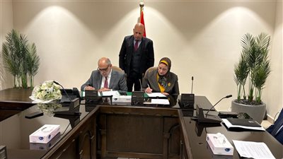 وزارة الكهرباء توقّع عقدًا جديدًا لتعزيز كفاءة الشبكة القومية شرق بورسعيد