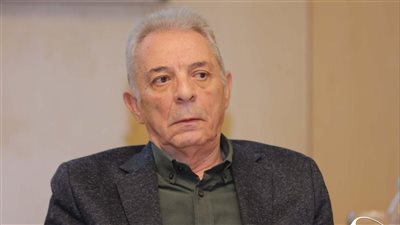 محمود حميدة يغادر المستشفى..والناقد أسامة عبد الفتاح يطمئن جمهوره 