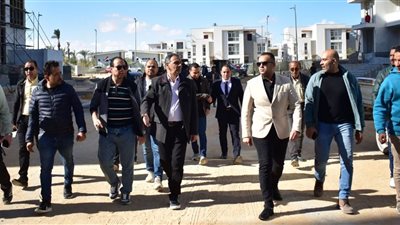 نائب رئيس قطاع التنمية والإنشاءات يتفقد مشروعات مدينة العلمين الجديدة