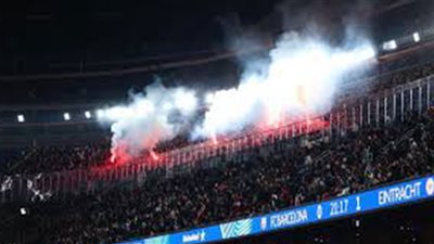 تعويض مالي يقدر بـ6100 يورو.. برشلونة يرد على شغب جماهير آينتراخت
