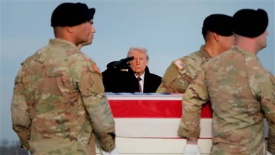 وعد بالانتقام.. ترامب يشارك في استقبال جنود أمريكيين قتلوا في سوريا| فيديو