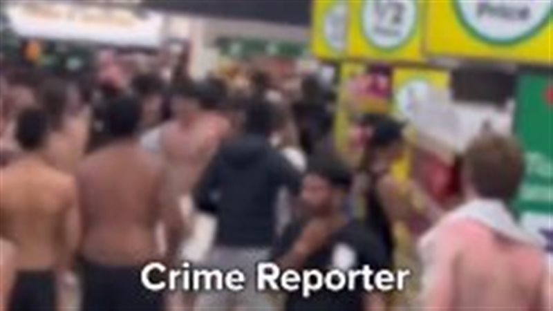 مراهقون يقتحمون متجرا