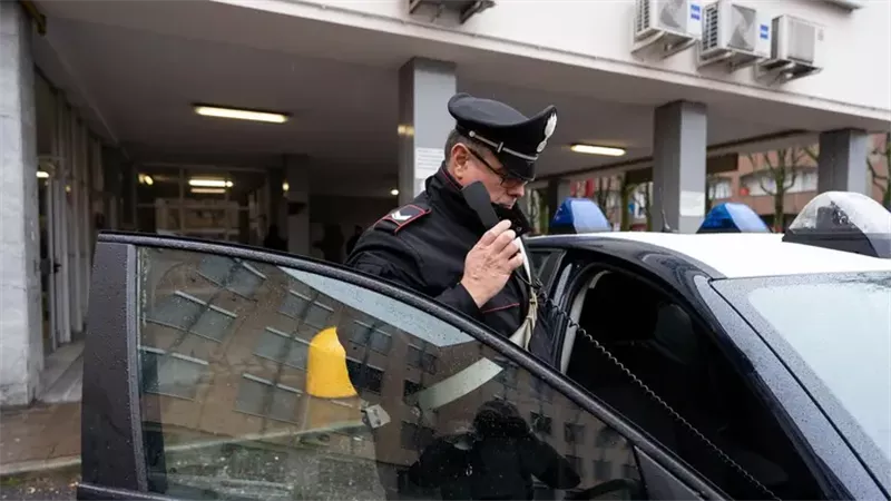 طعنن طالب مصري في