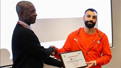 كاف يمنح صلاح شهادة مشاركة منتخب مصر في النسخة الـ 35 من كأس الأمم الأفريقية