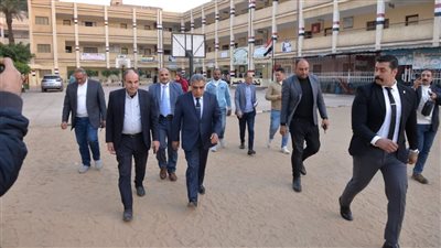 محافظ الدقهلية يتابع سير العملية الانتخابية ببعض اللجان بالمنصورة 