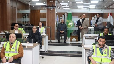 محافظ القليوبية يتابع غلق لجان إعادة انتخابات مجلس النواب عبر الشبكة الوطنية 
