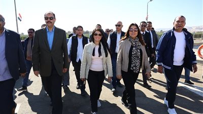  وزيرة التخطيط  ووزيرة التنمية ومحافظ سوهاج يفتتحون محطة المعالجة الثلاثية  
