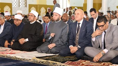 وزير الأوقاف ومحافظ الأقصر يؤديان صلاة الجمعة بمسجد السيد يوسف الحجاجي 