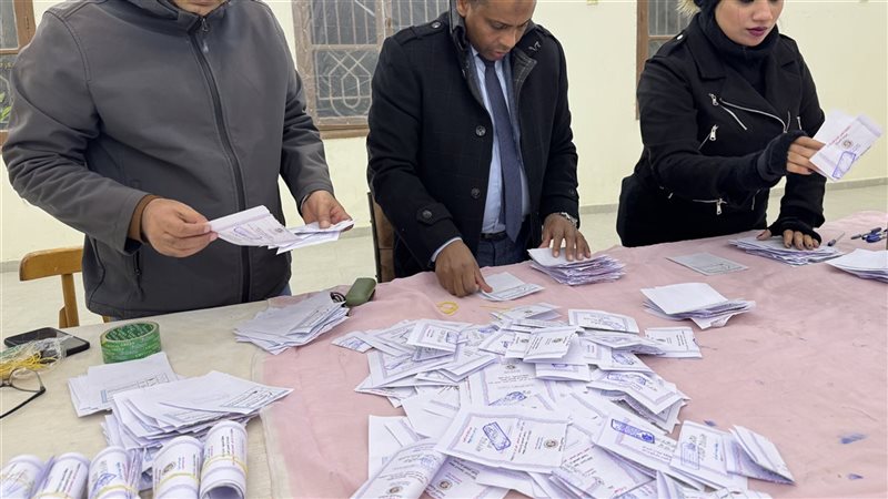غلق صناديق الاقتراع