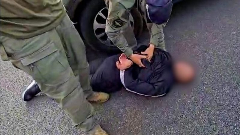 إسرائيل تعتقل مواطنا