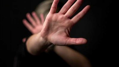 النيابة تحقق في تصادم بسيارتين بالصحراوي بعد تحرش لفظي بالمذيعة شيماء محمود