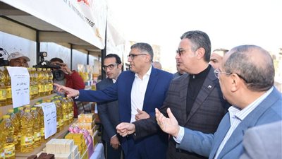  وزير التموين و محافظ الجيزة يفتتحان سوق اليوم الواحد بحدائق الأهرام