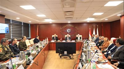 وزير التعليم العالي يتفقد معهد بحوث الإلكترونيات ويشيد بإمكاناته البحثية