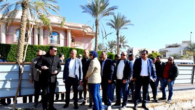 وزير الإسكان يتفقد طريق الريفيرا البديل لمحور 26 يوليو بالشيخ زايد