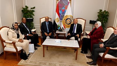 وزير الصناعة: تنفيذ محطة بضائع بميناء دار السلام من خلال الشركات المصرية