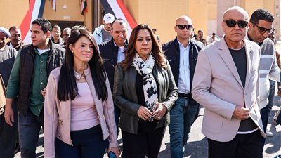 وزيرتا التخطيط والتنمية المحلية ومحافظ الأقصر يشهدون تسليم 100 وحدة سكنية