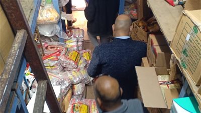 ضبط طن ونصف منتجات دواجن وبسطرمة مجهولة المصدر بحي شرق شبرا الخيمة